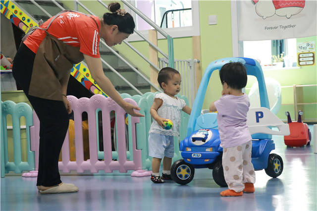 島城首家0~3歲嬰幼兒托幼中心建成運營 條件完善、收費透明，助力嬰幼兒照護服務