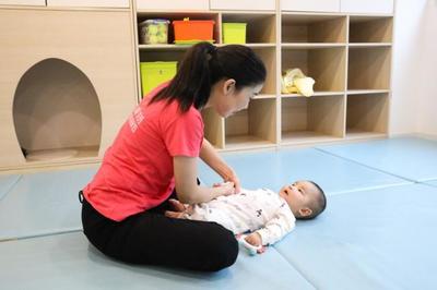 精準(zhǔn)回應(yīng)社會(huì)需求，紐諾教育率先推出1歲以下托嬰服務(wù)，完善嬰幼兒照護(hù)體系